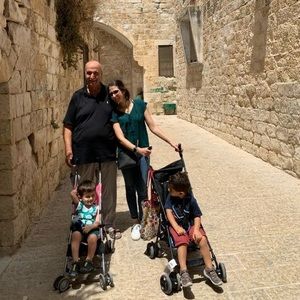 Meet your Posher, Maha